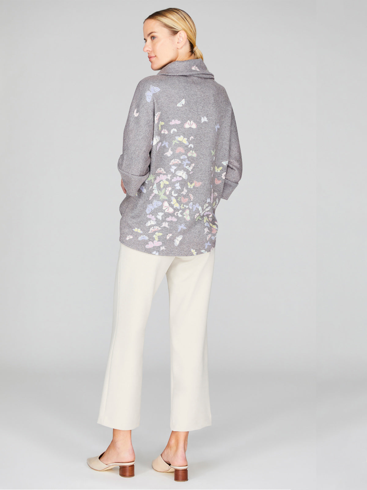 Flutter Print Sweater Knit Poncho Flutter Print Sweater Knit Poncho