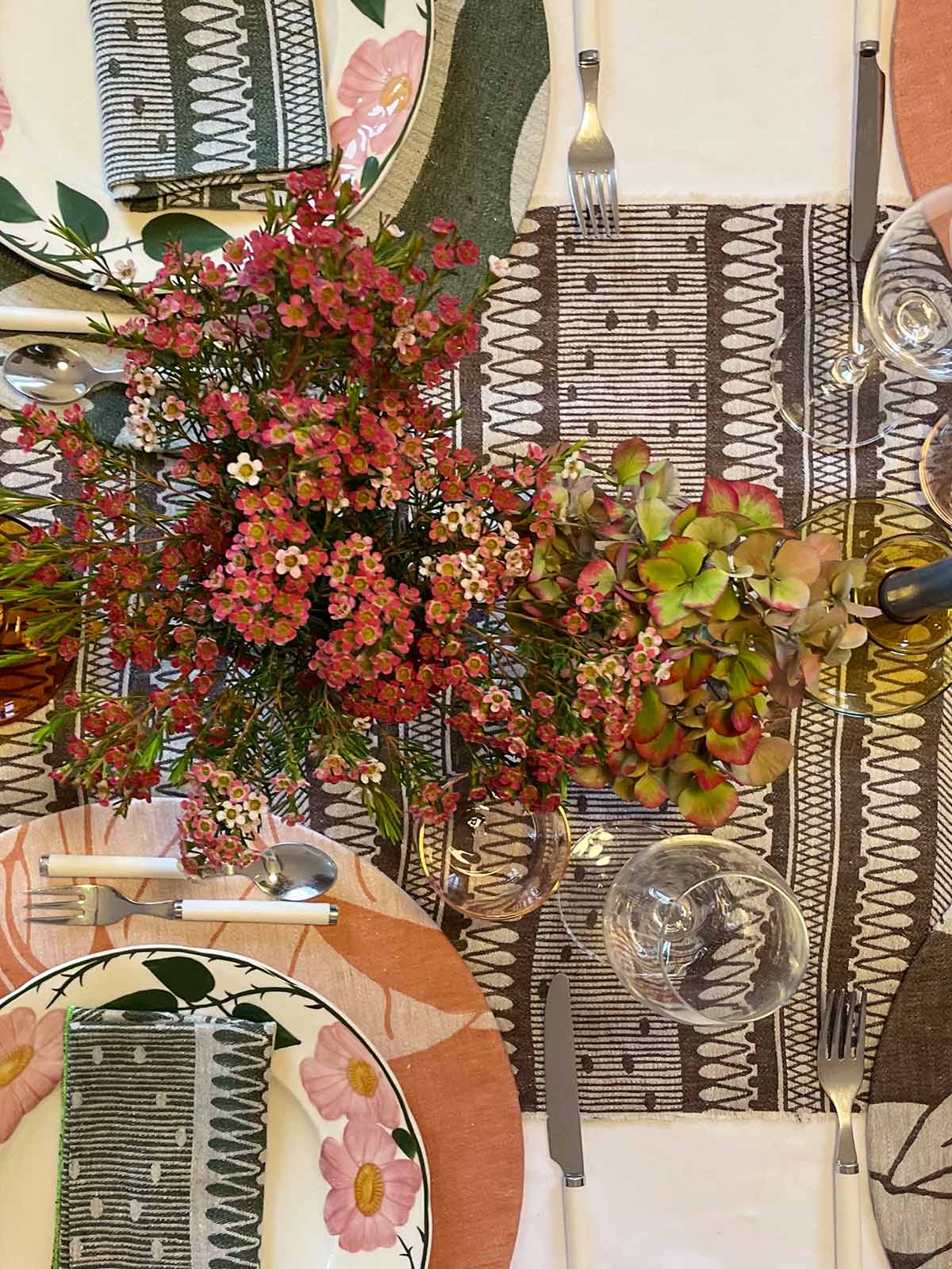 Linen Damask Tutti Le Foglie Charger Plate | Verde Giunglia Linen Damask Tutti Le Foglie Charger Plate | Verde Giunglia